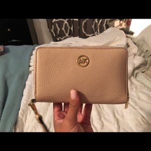 Blush Michael kors wristlet
